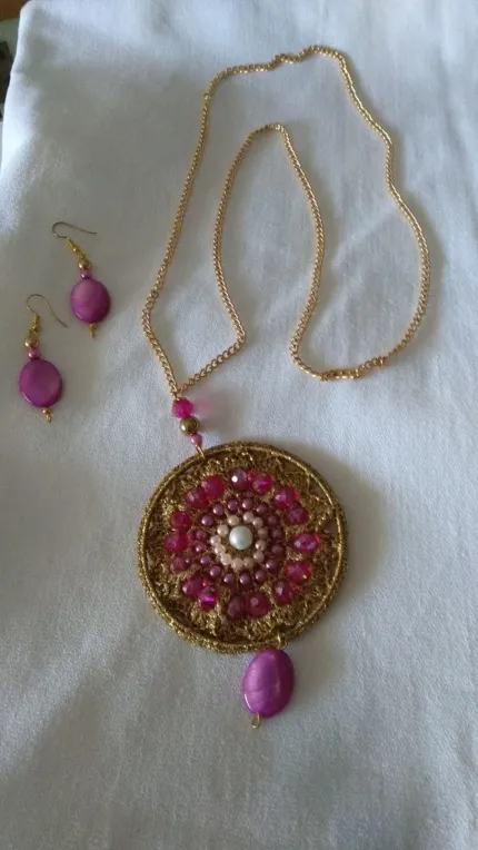 Parure composta da collana bracciale e orecchini