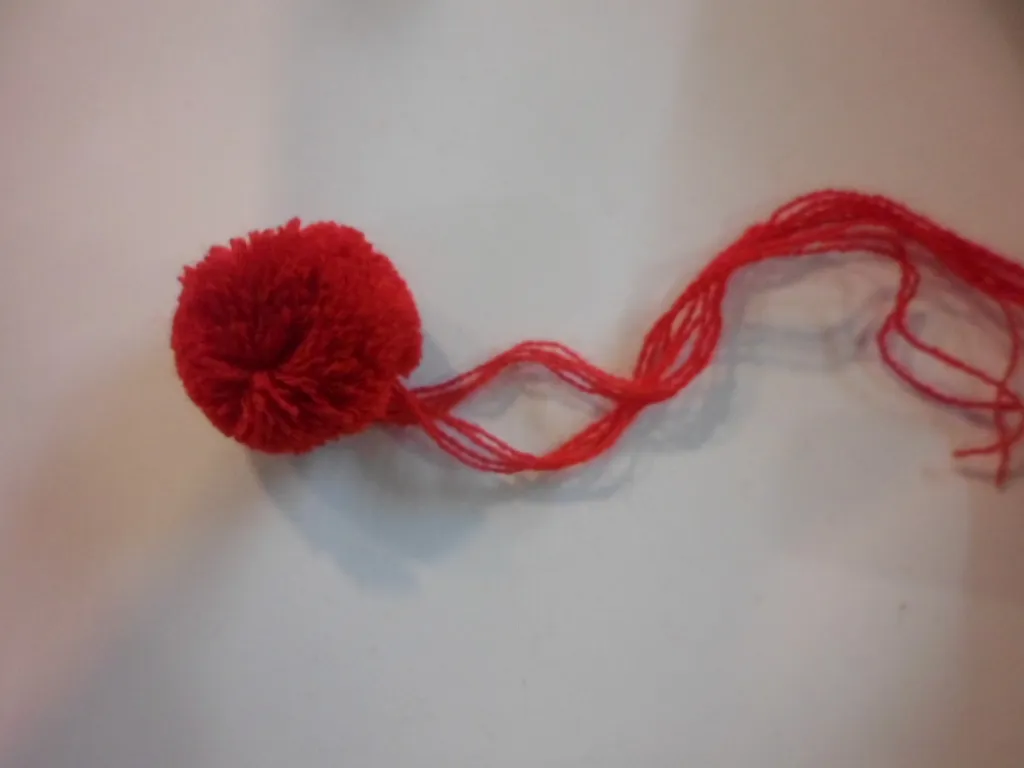 SAM_2485 Pon pon acrilico rosso - immagine 1