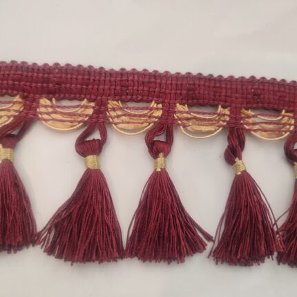 Passamaneria bordeaux e beige con nappe