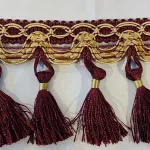 Passamaneria bordeaux e giallo oro con nappe