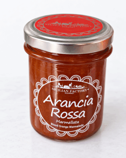 Marmellata di arancia rossa Sicilian Factory 240 g in vasetto di vetro su sfondo chiaro