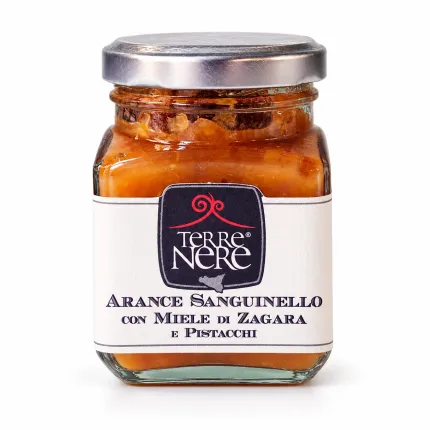 Barattolo Terre Nere da 120 g di arance Sanguinello con miele di zagara e pistacchi su sfondo bianco
